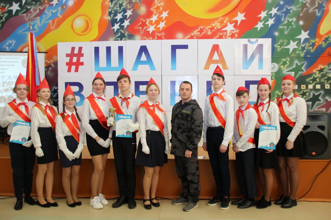 награждение знаменки старшие.JPG